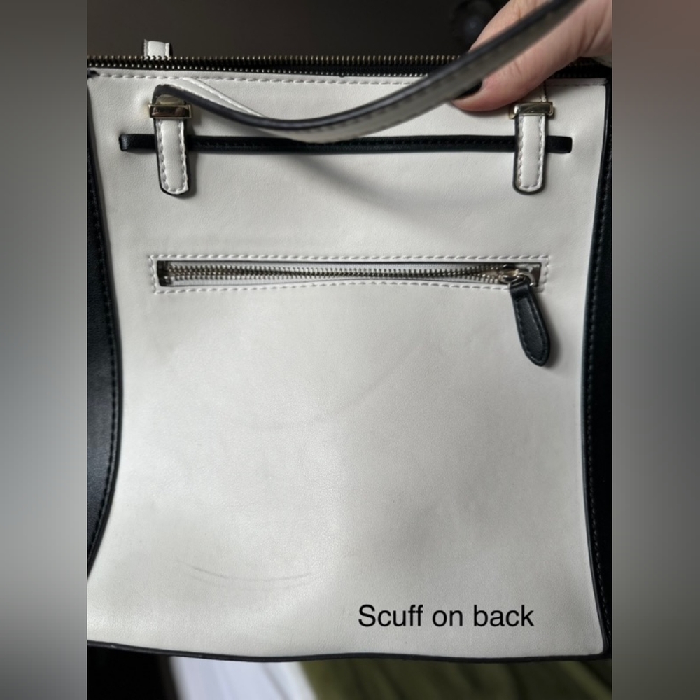 Authentic Guess Purse - Picture 4 of 5